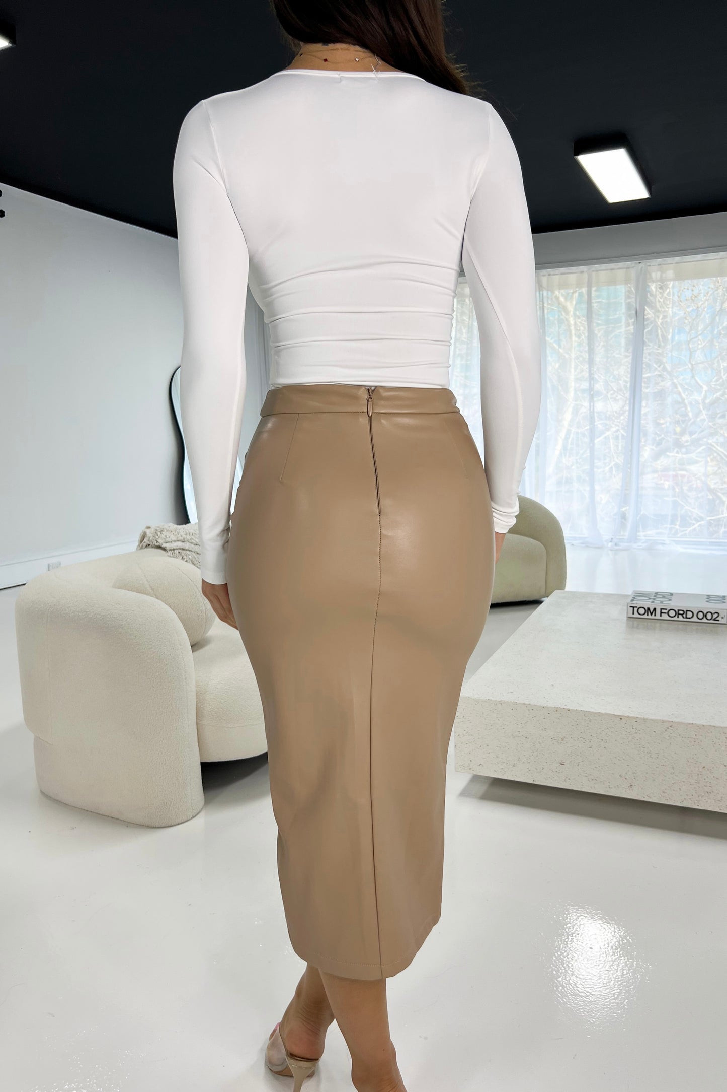 THE COB SKIRT - LATTE / BEIGE PLEATHER