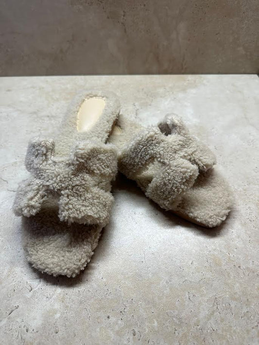 GIANNA SANDLES - BEGIE