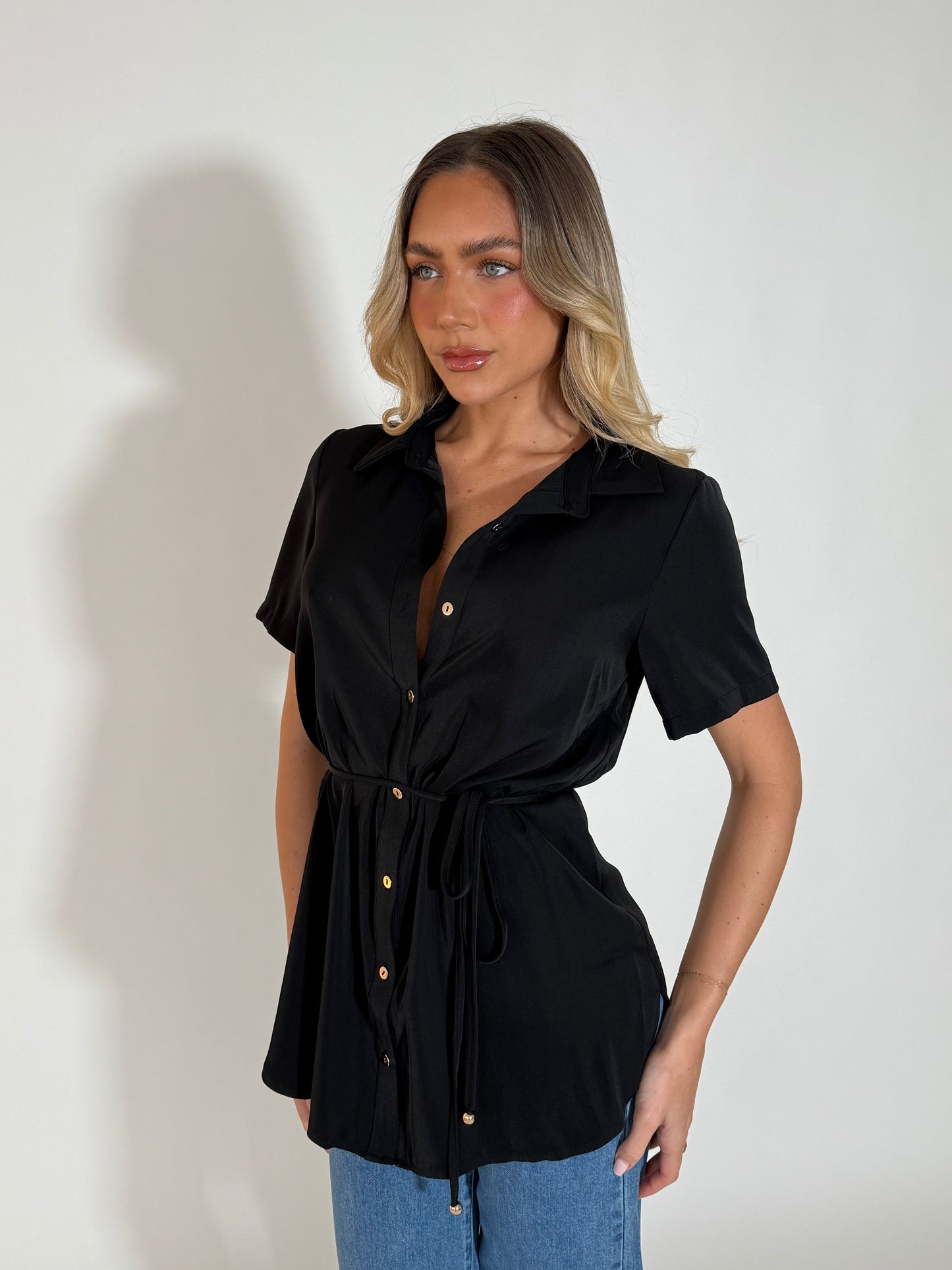 SANDRA TOP - BLACK (SHORT SLEEVE)