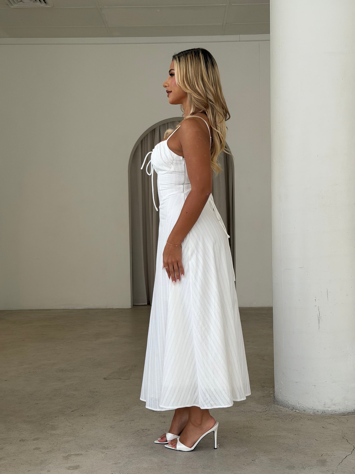 ZOZO DRESS - WHITE