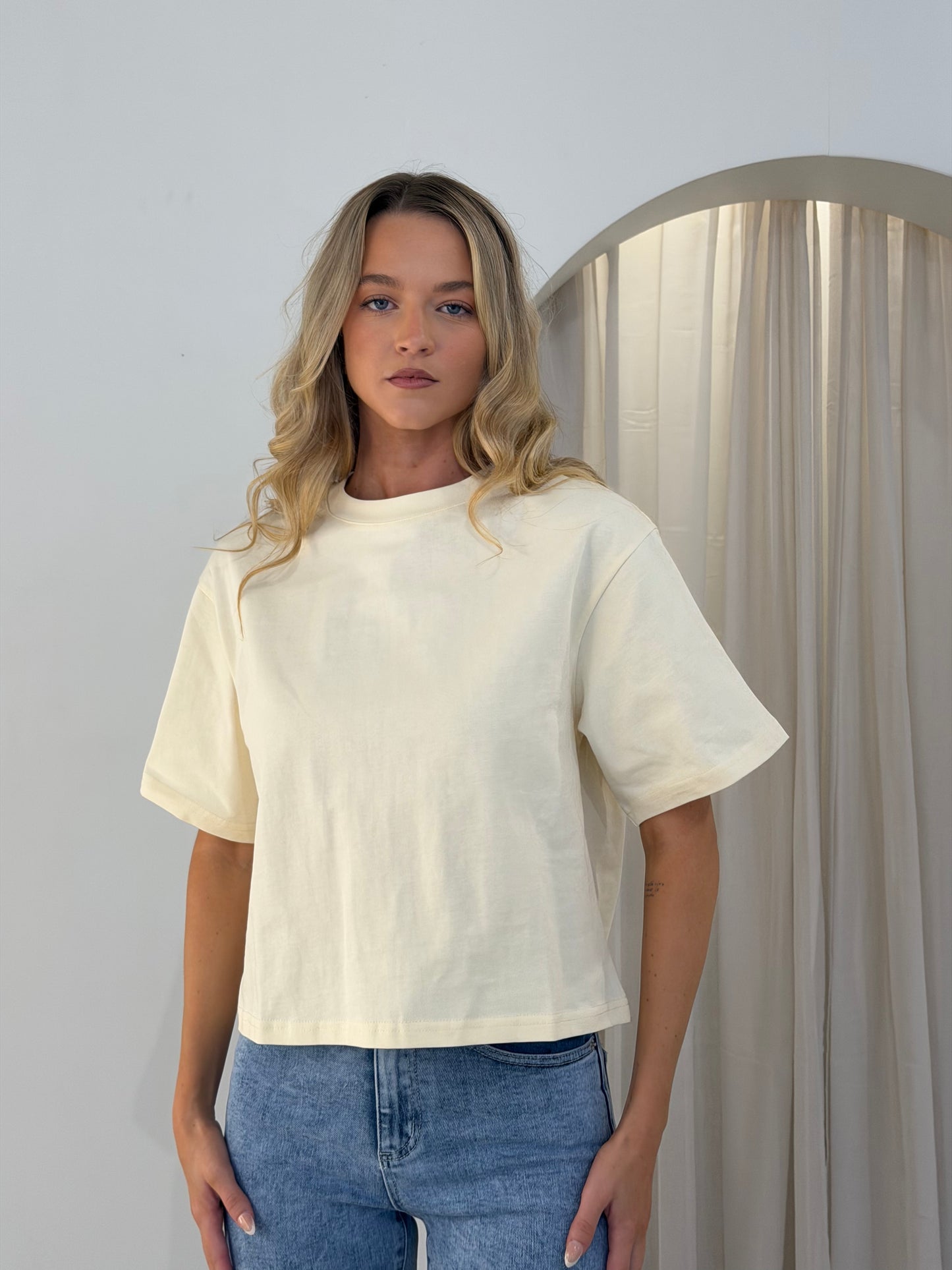 LORA T-SHIRT - BUTTER