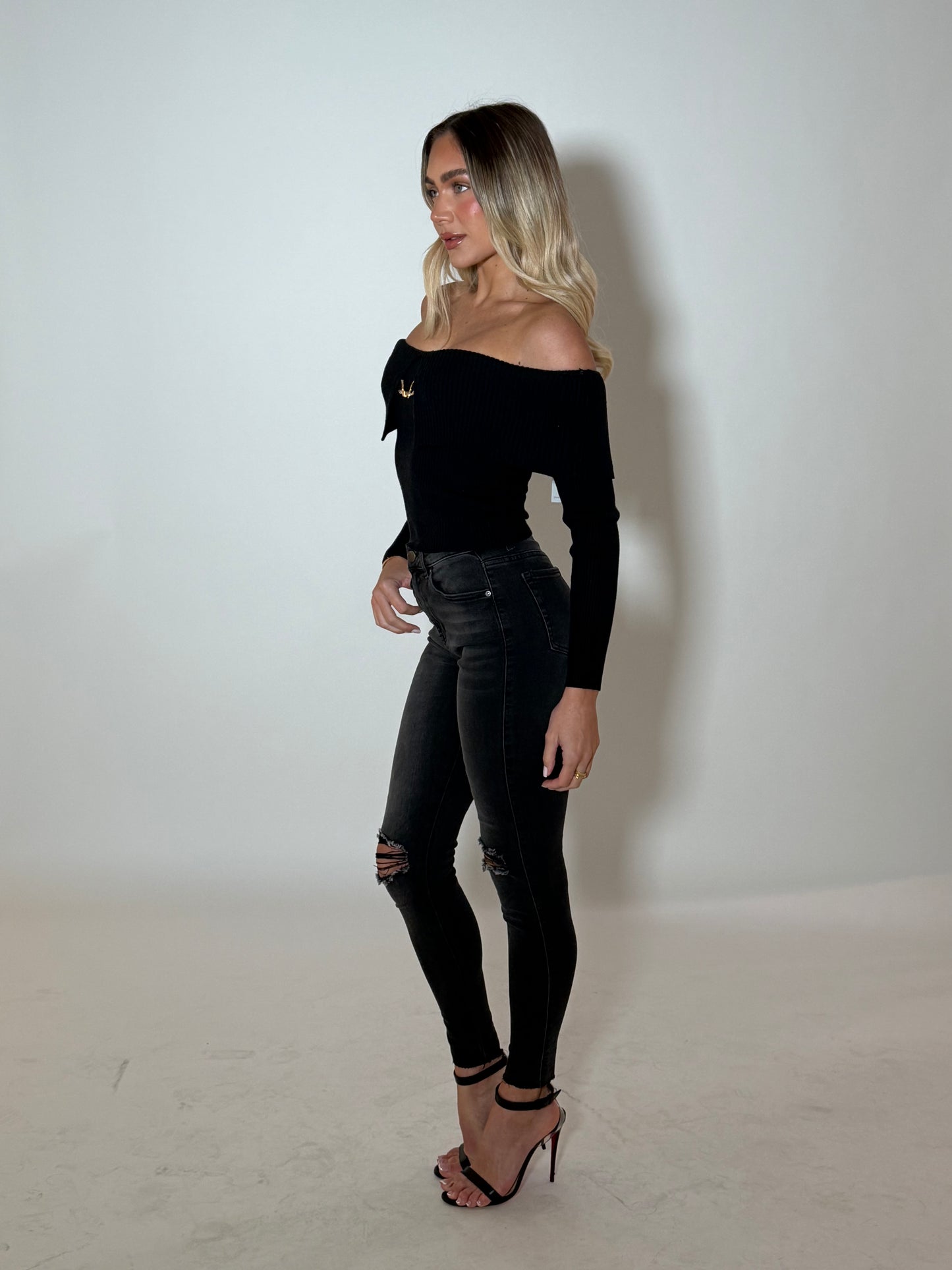 SKAI KNIT TOP - BLACK