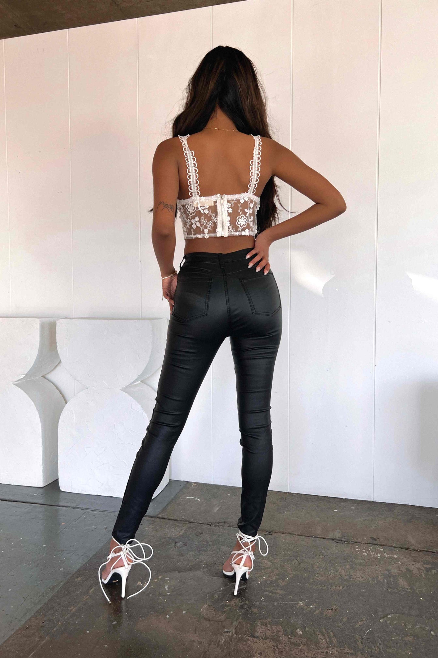 CAMI NIGHTS PLEATHER  - BLACK DENIM
